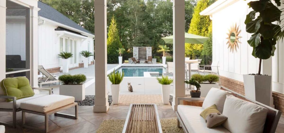 Optimisez l’espace de votre patio avec ces astuces de design irrésistibles