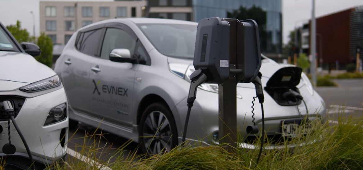 Guide complet pour l'installation de bornes de recharge : normes, coûts et équipements