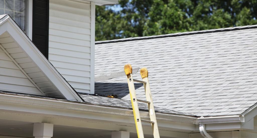 Les avantages du débord de toit en PVC pour la protection de votre maison