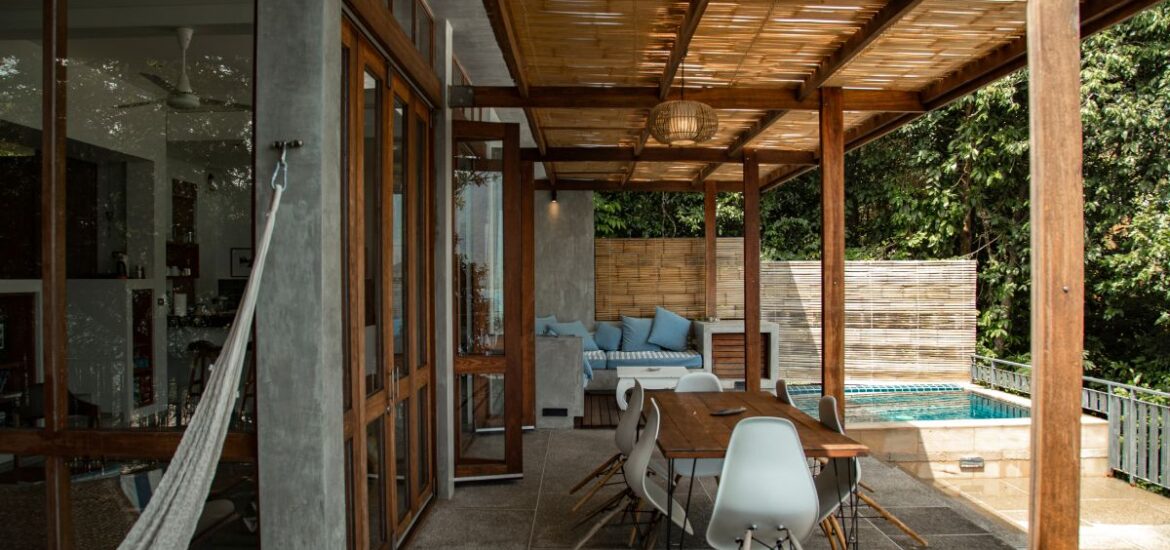 1-Créer une oasis de détente sous votre pergola avec des meubles d'extérieur confortables