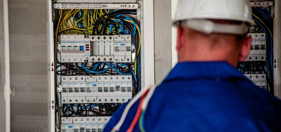 1-L'importance de l'évaluation des risques électriques sur le lieu de travail