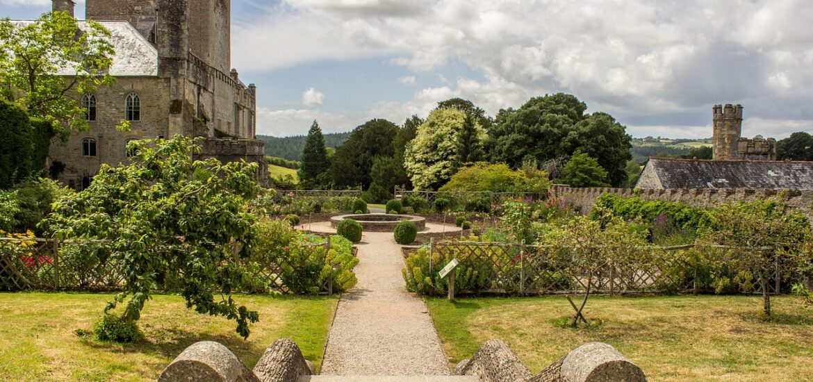 découvrez l'élégance et le charme d'un jardin anglais, un espace harmonieux rempli de fleurs colorées, de plantes luxuriantes et d'une atmosphère apaisante. explorez les secrets de la création d'un tel jardin dans votre propre espace extérieur.